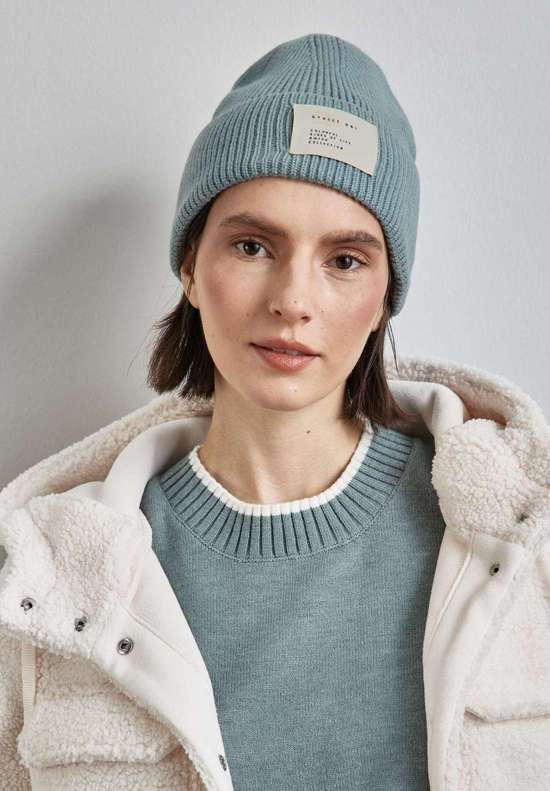 Вязаная шапка