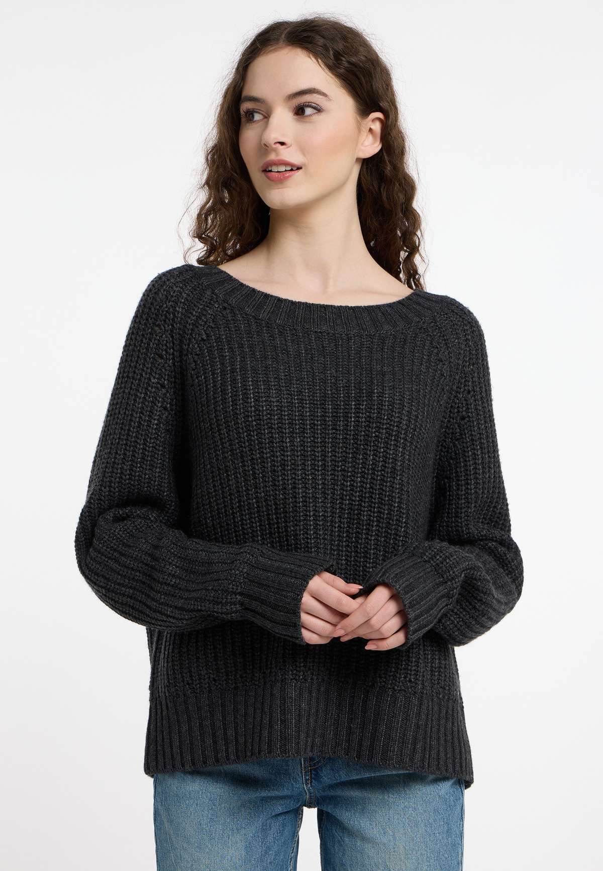 Вязаный свитер с нежными цветными деталями Pullover