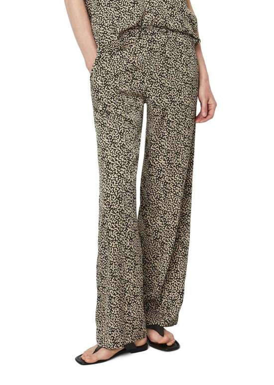 Чинос aus LENZING™ ECOVERO™