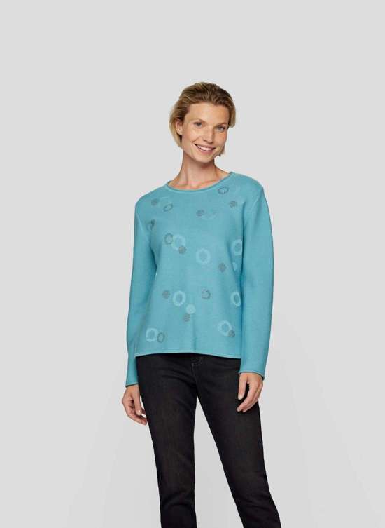 Вязаный свитер с узором