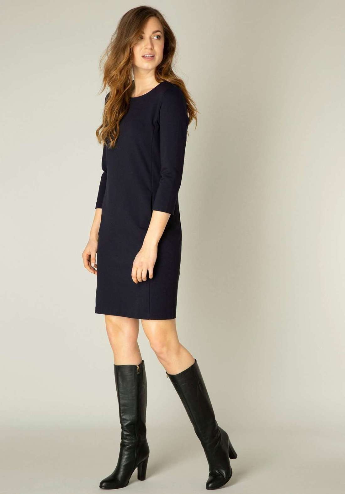 Платье-футляр Ylona