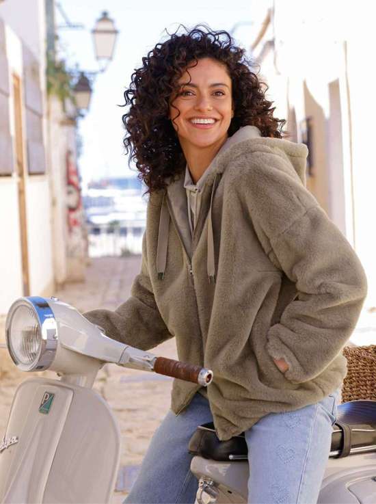 Куртка из искусственного меха с капюшоном