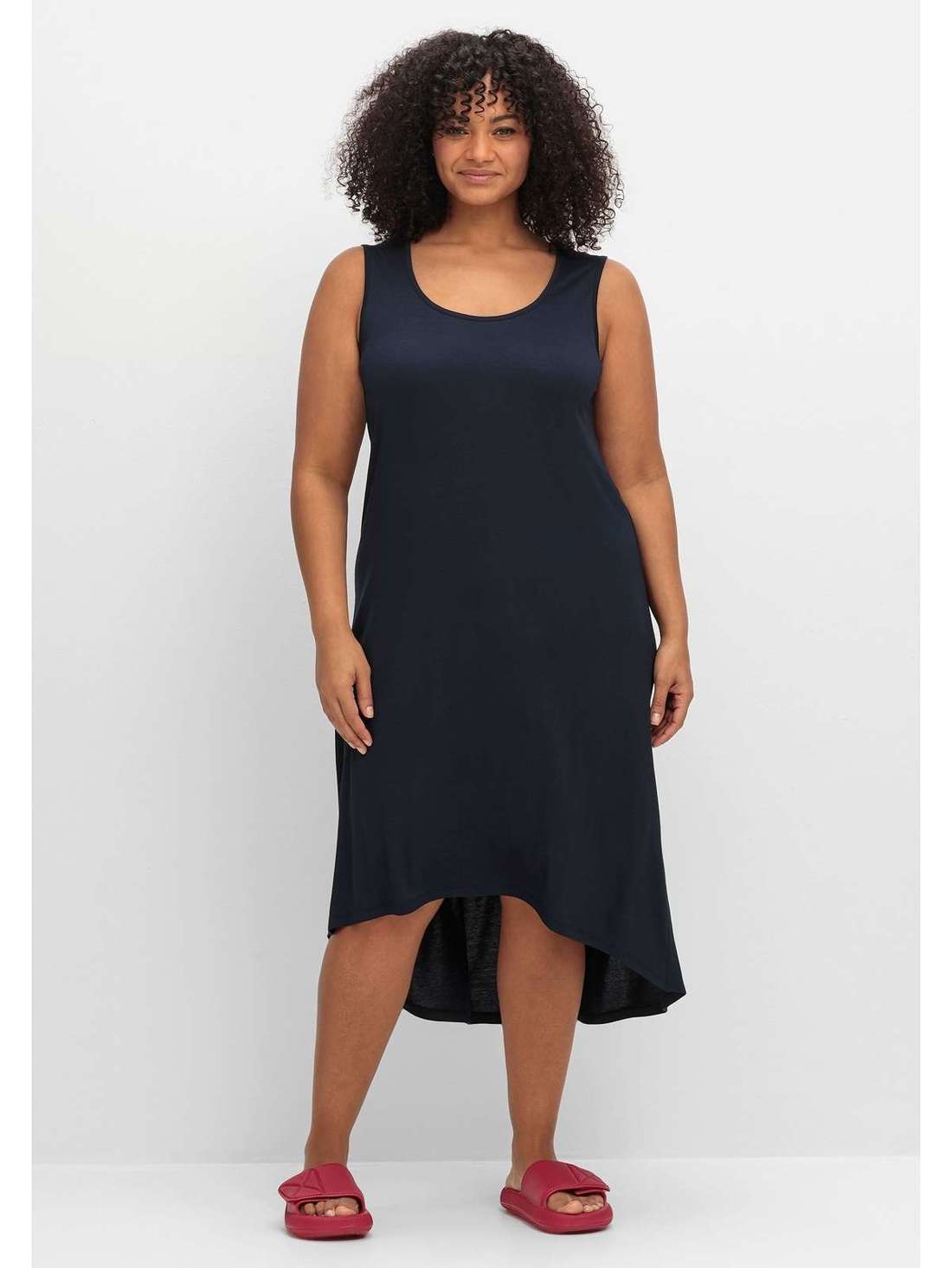 Трикотажное платье в двойной упаковке легкого А-силуэта. Große Größen