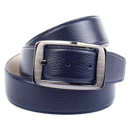 Кожаный ремень с застежкой черного цвета металлик