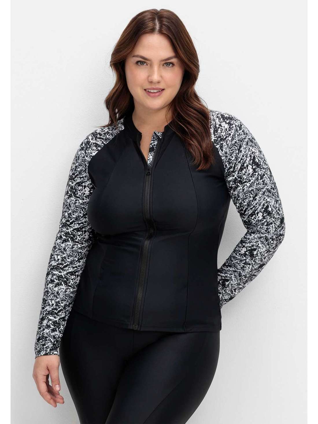 Топ танкини с длинными рукавами и застежкой-молнией. Große Größen