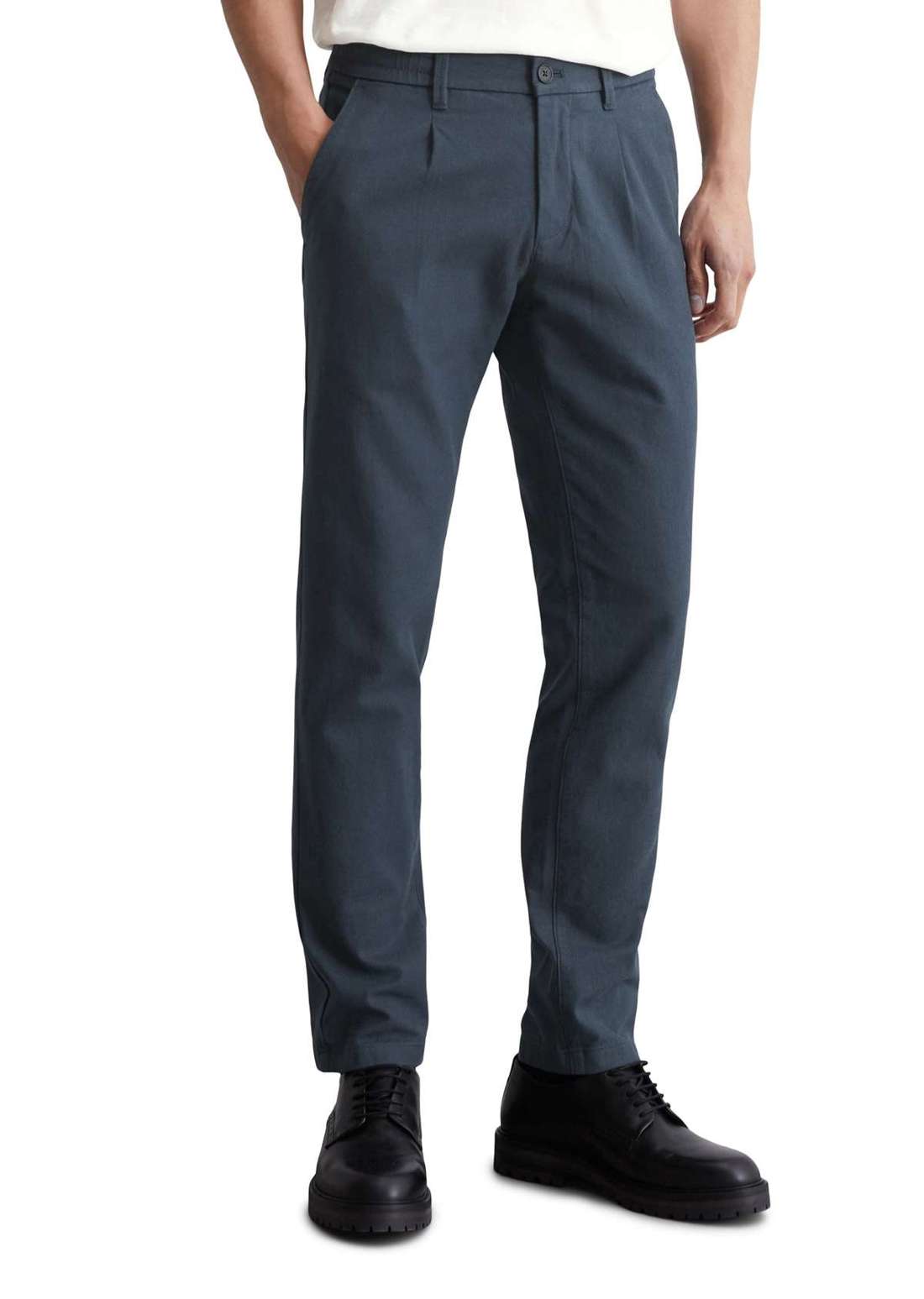 Чинос mit Bundfalten-Details