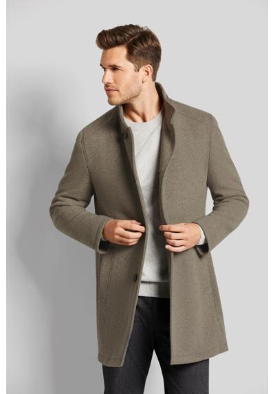 Шерстяное пальто классического дизайна.