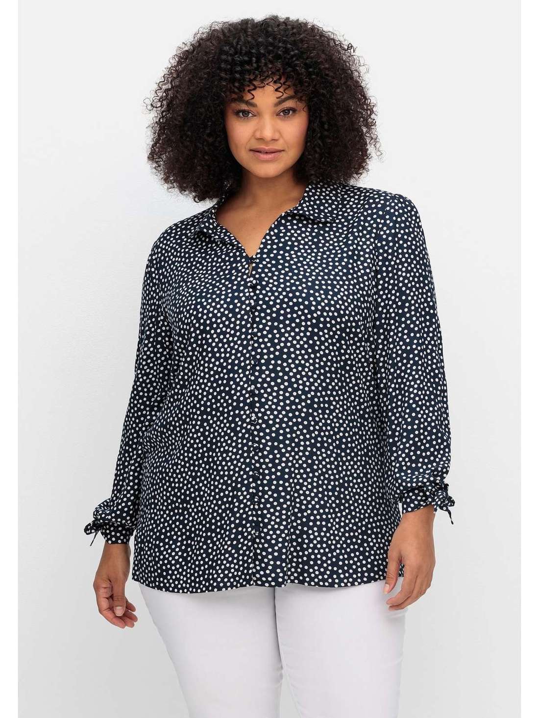 Блузка с длинными рукавами и завязкой на руке. Große Größen