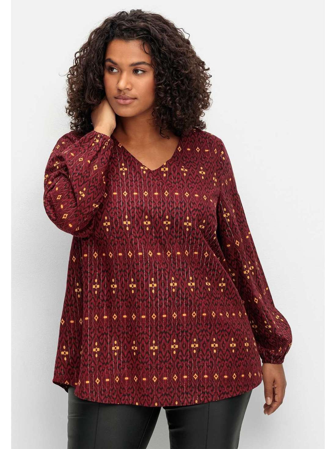 Туника с блестящим принтом по всей поверхности и хлопковой подкладкой. Große Größen