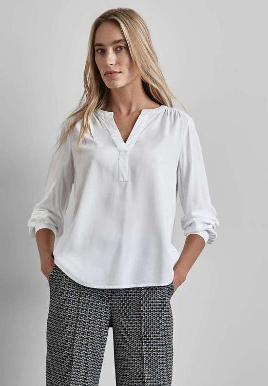 Блузка с длинными рукавами
