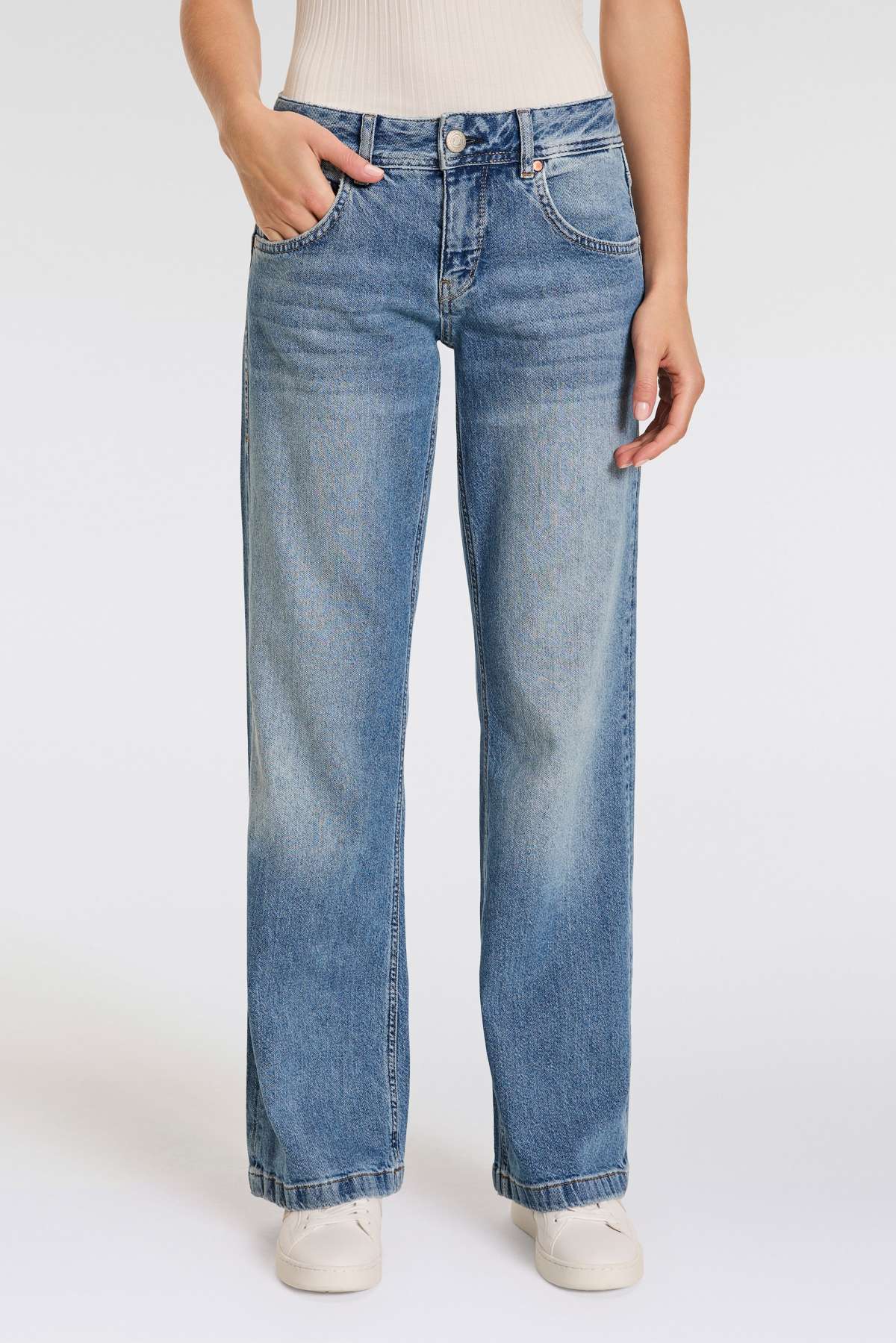 Джинсы Bootcut Edna Light Denim