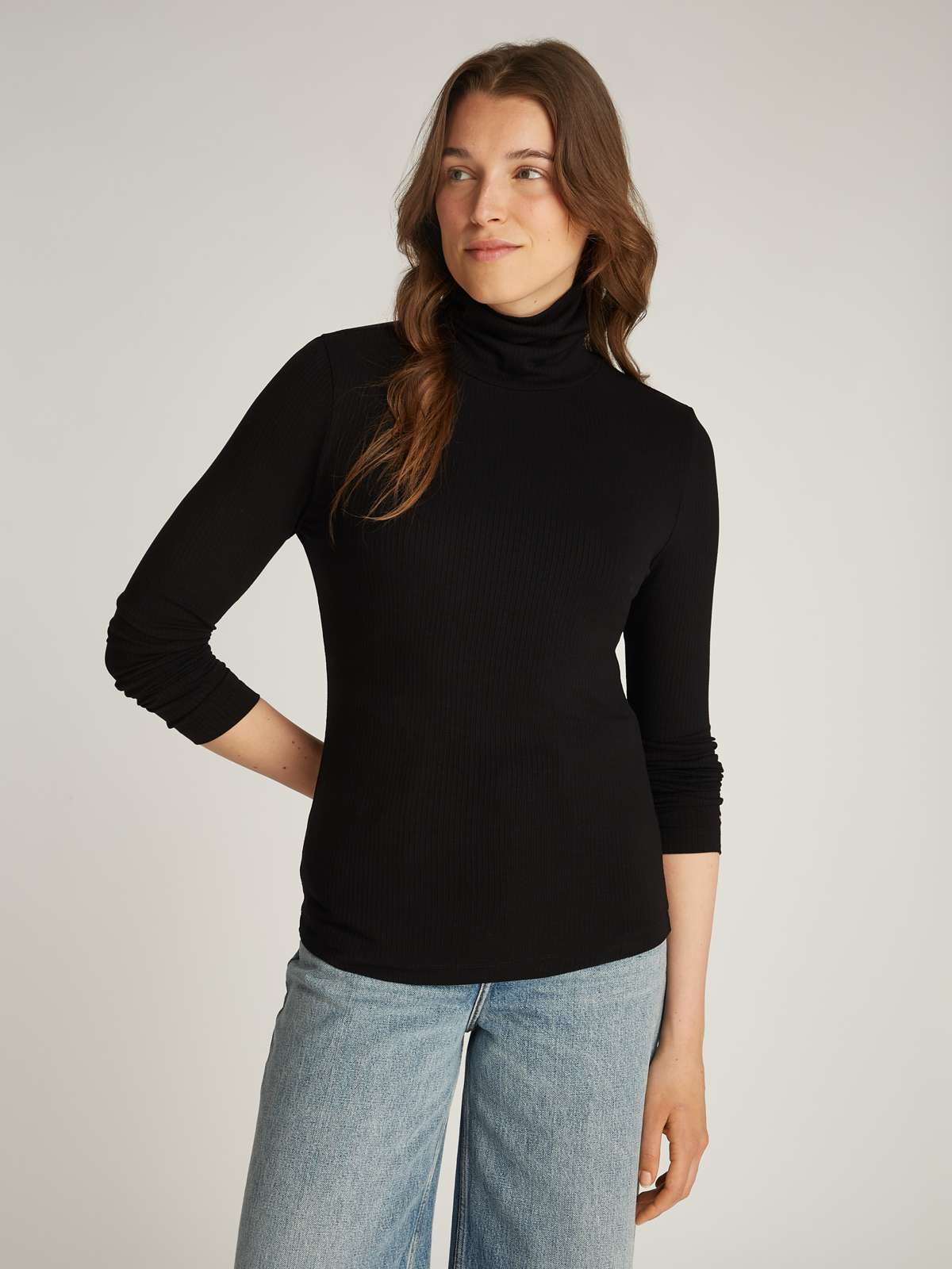Рубашка с длинными рукавами и ребристой структурой. SLIM 5X2 RIB ROLL-NK LS