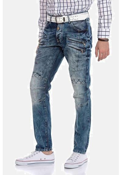Джинсы с пятью карманами и характерными декоративными швами. Jeans