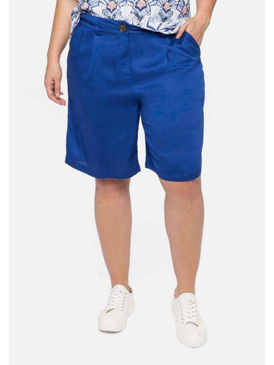 Шорты-бермуды с запрессованными складками и боковыми карманами. Große Größen