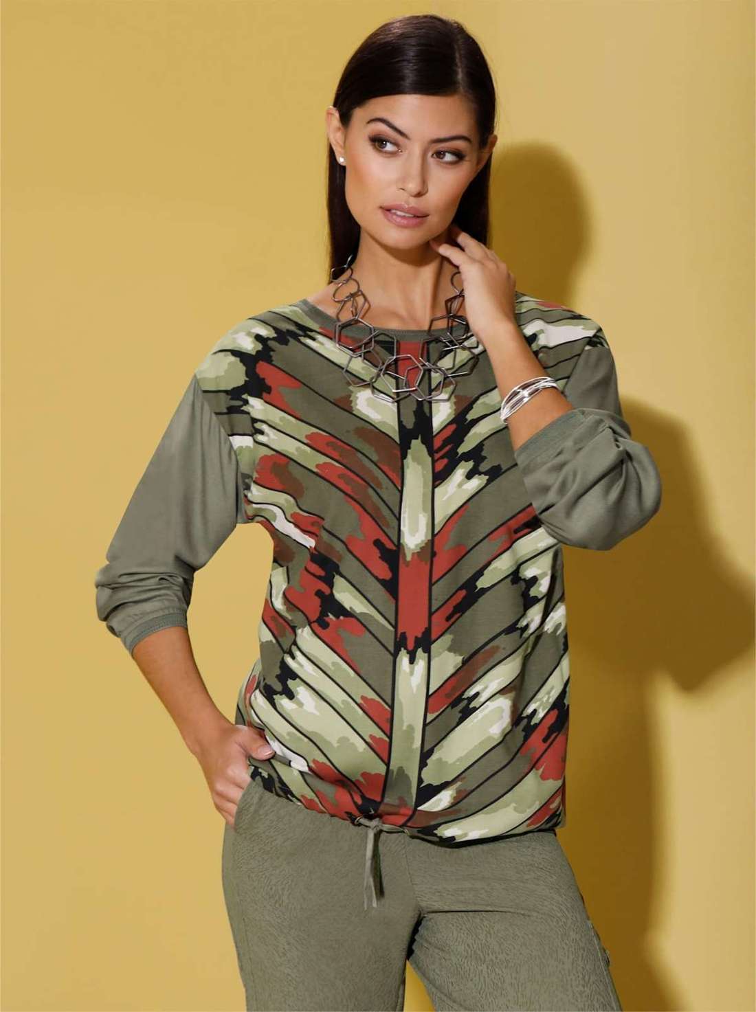 Блузка с длинными рукавами