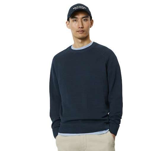 Свитер с круглым вырезом