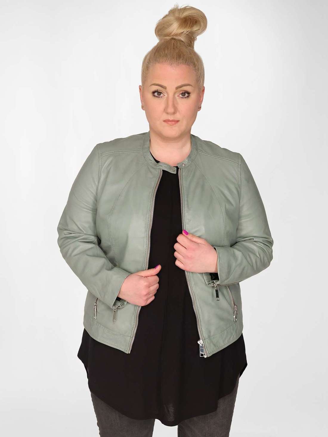 Кожаная куртка 42021317