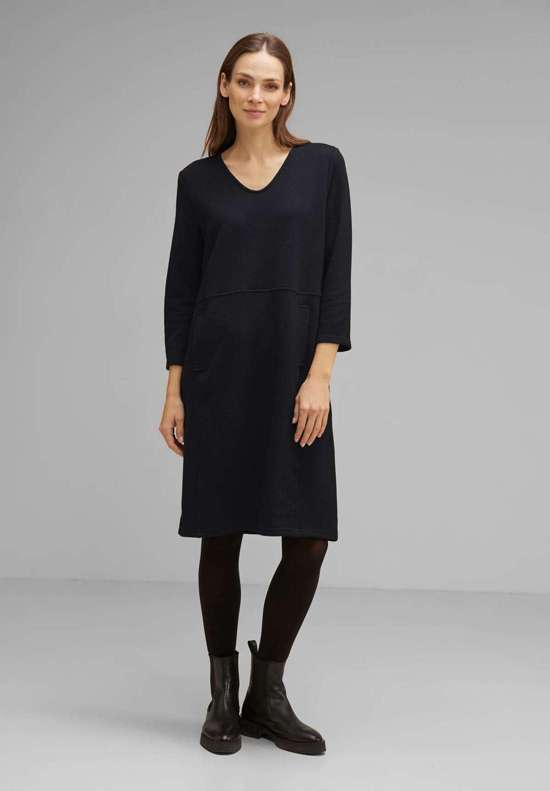 Платье из джерси с боковыми карманами