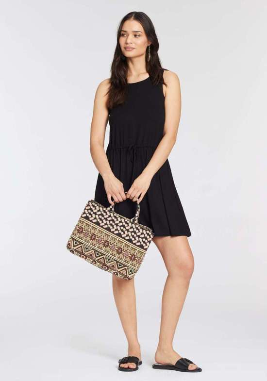 Летнее платье с кружевной кокеткой