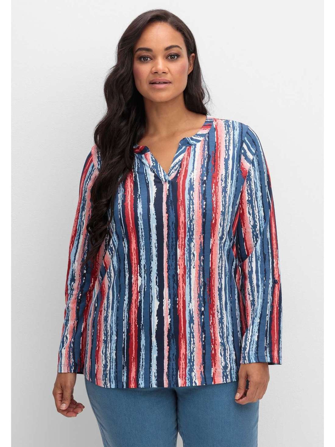 Рубашка с длинными рукавами в стиле тай-дай и закатанными рукавами. Große Größen