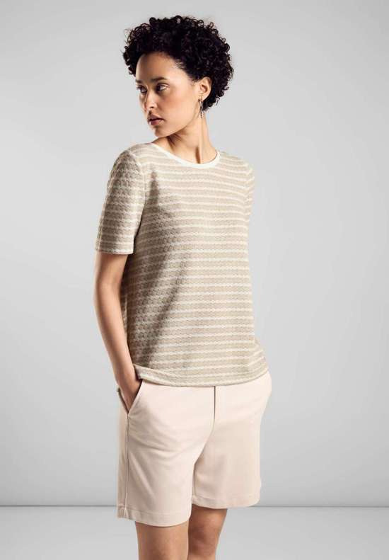 футболка с круглым вырезом