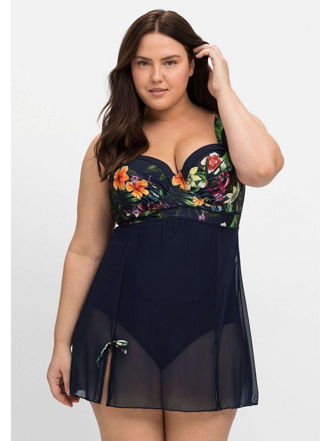 Купальное платье с брюками и прозрачной сетчатой юбкой. Große Größen