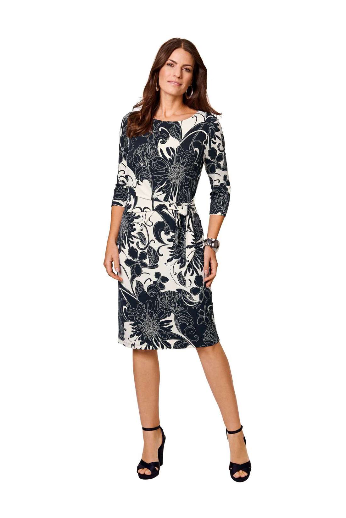 Платье с принтом, окантовкой и рюшами