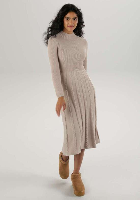 Вязаное платье косой вязки