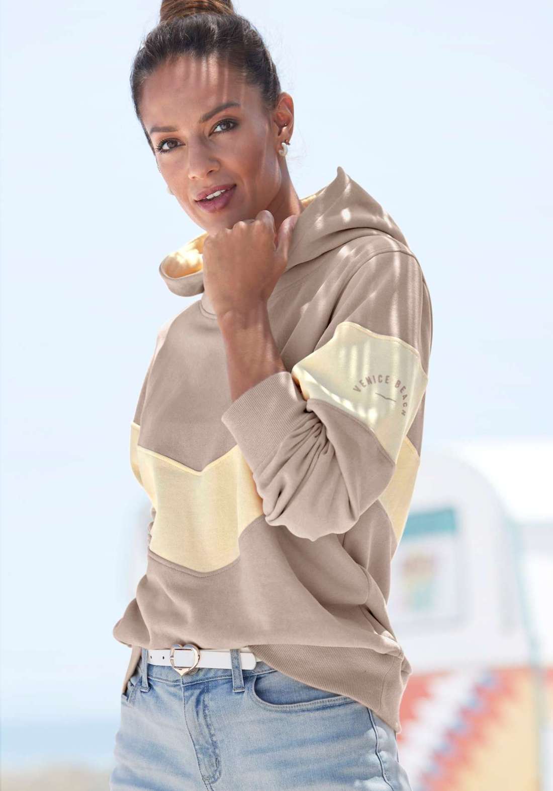 Толстовка с капюшоном в стиле колор-блок