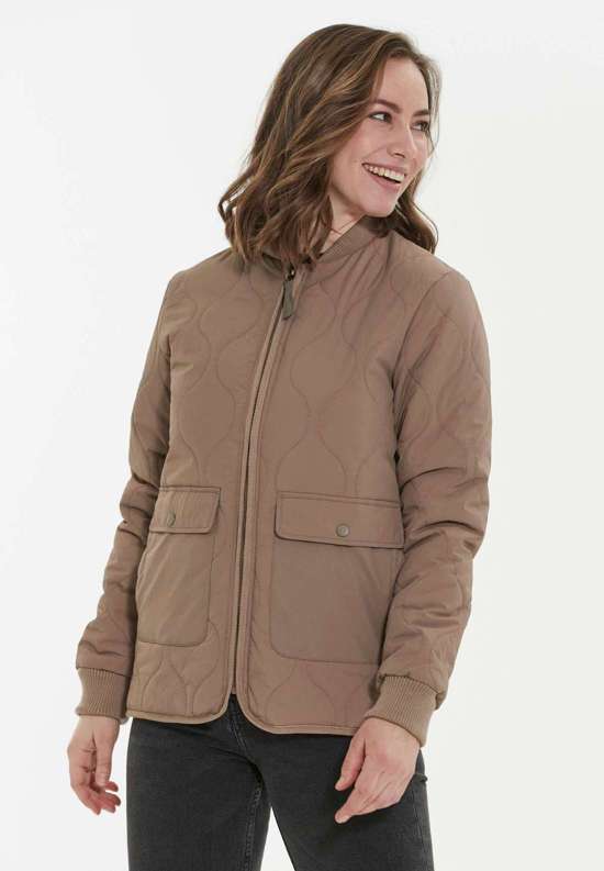 Стеганая куртка великолепного стеганого дизайна. Eilish