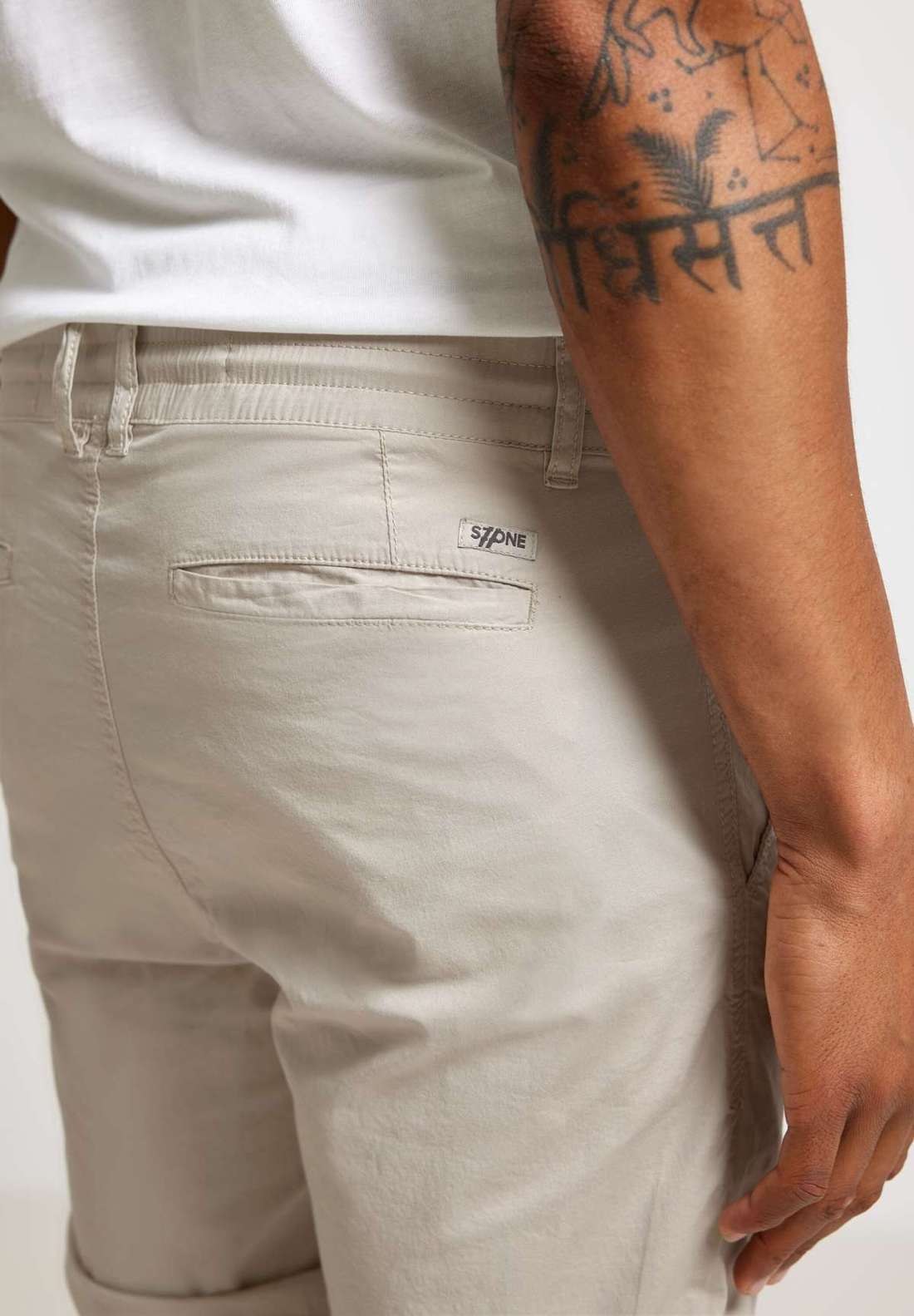 Чиносы однотонного цвета