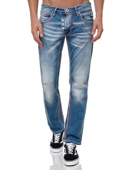 Прямые джинсы с эффектными декоративными швами.