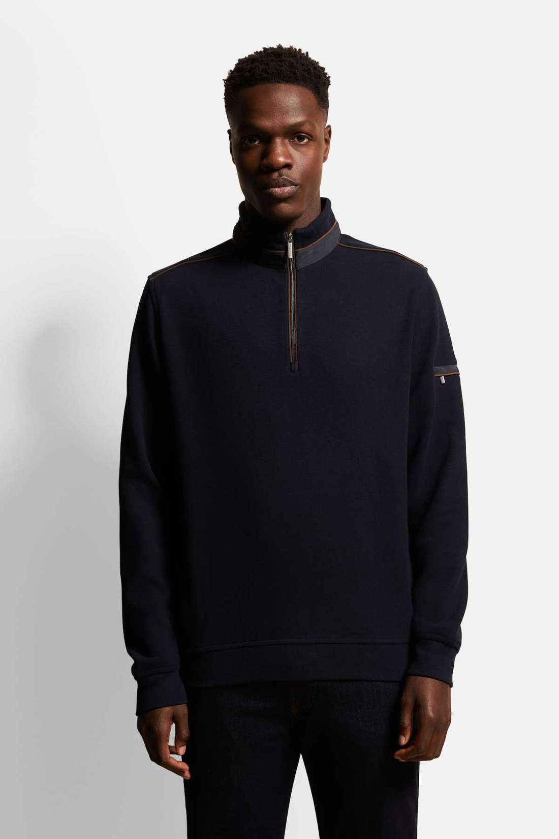 Тройер с короткой молнией.