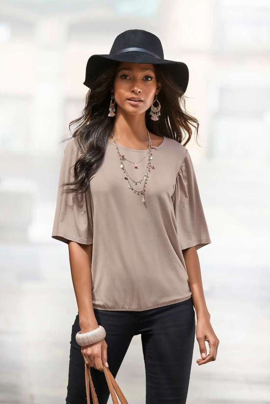 рубашка с круглым вырезом mit zarter Raffung an den Ärmeln