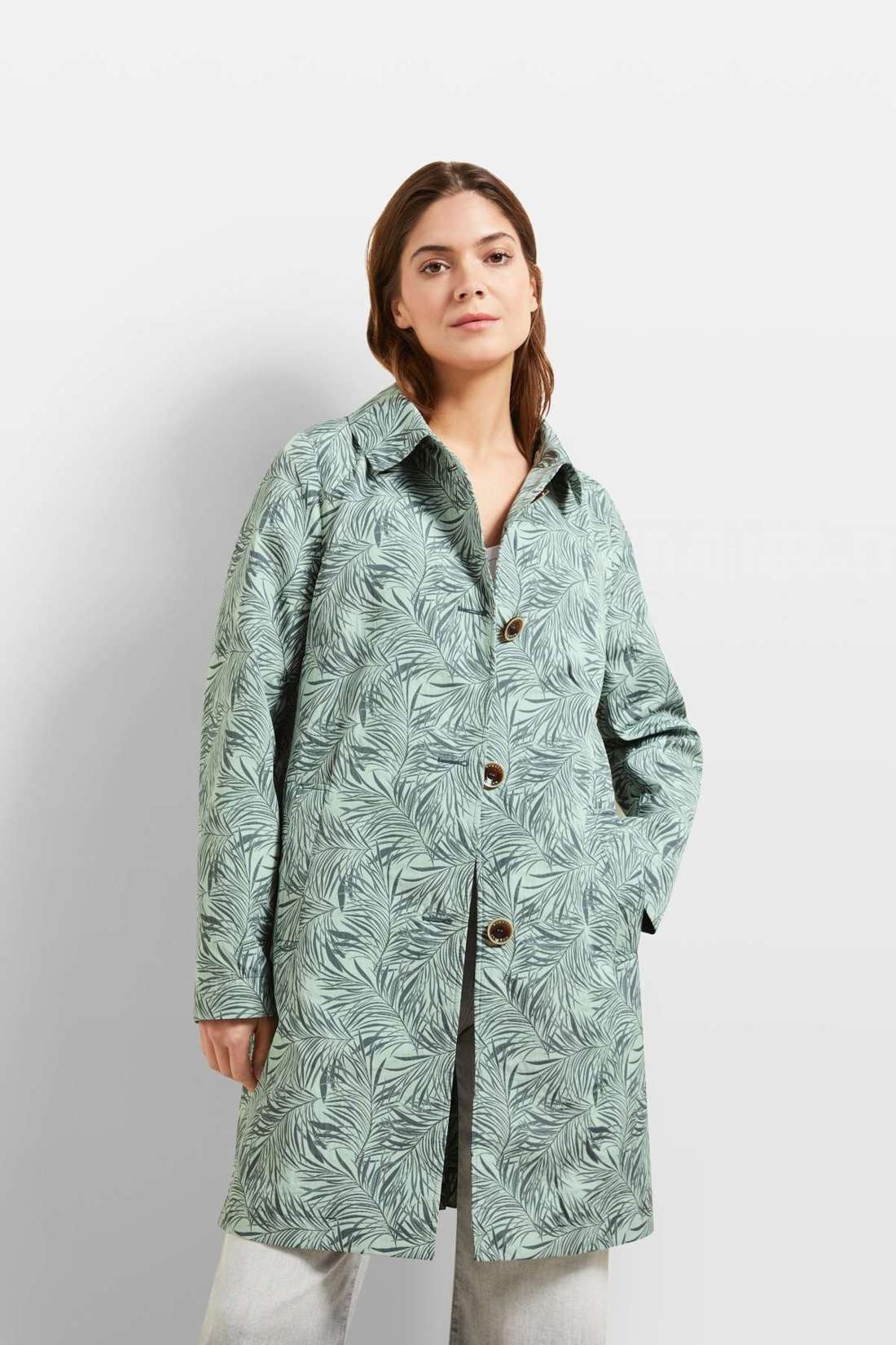 Короткое пальто прямого кроя