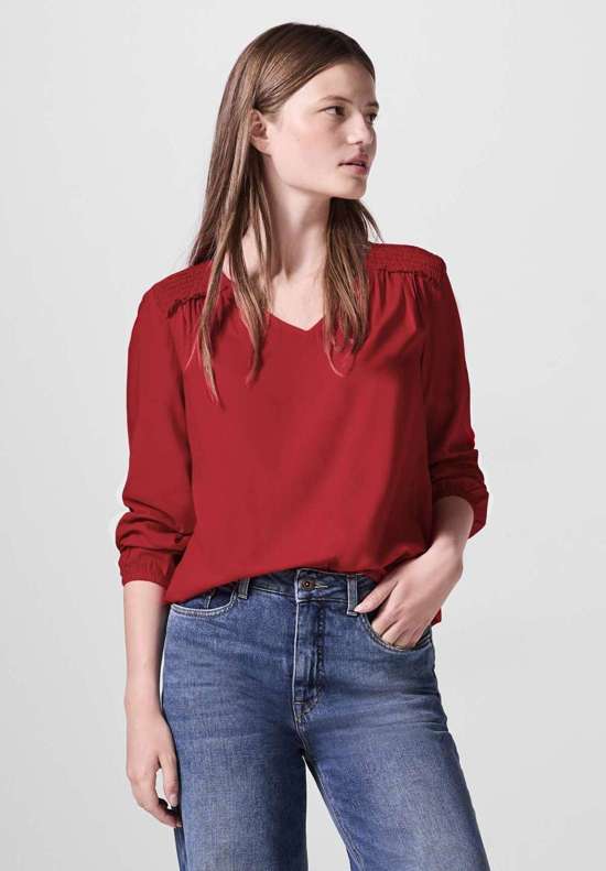 Блузка с длинными рукавами