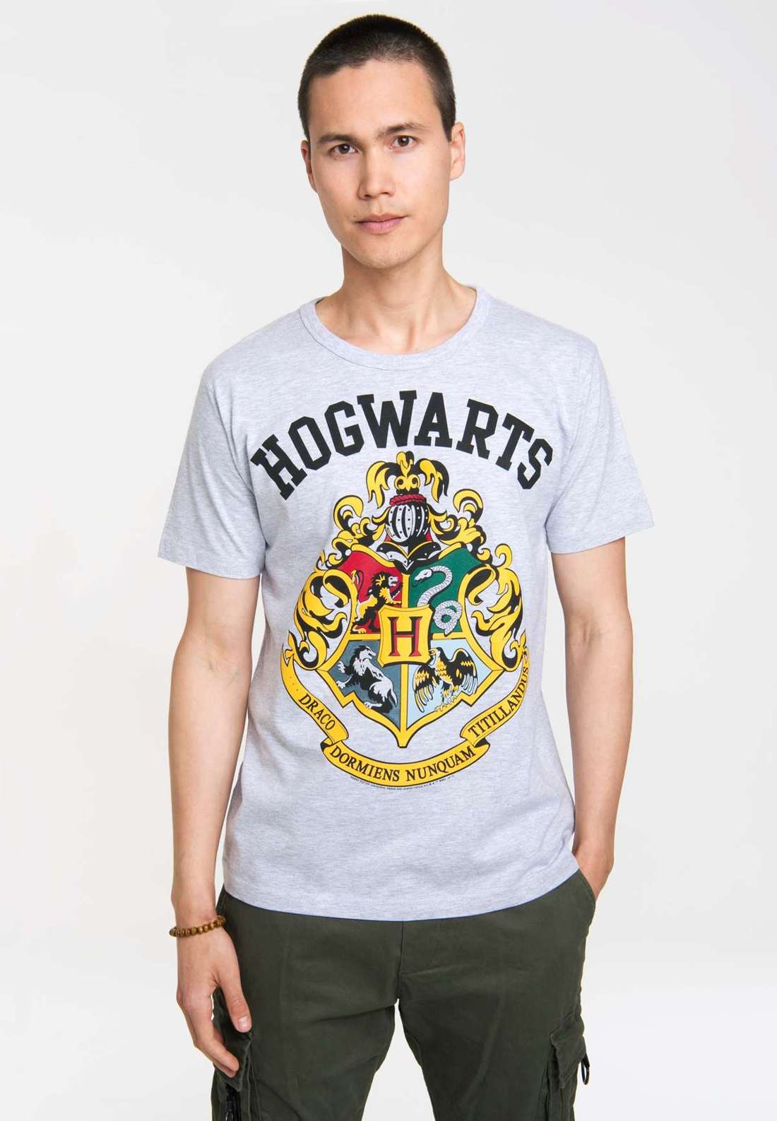 Футболка с качественной трафаретной печатью Hogwarts-Logo