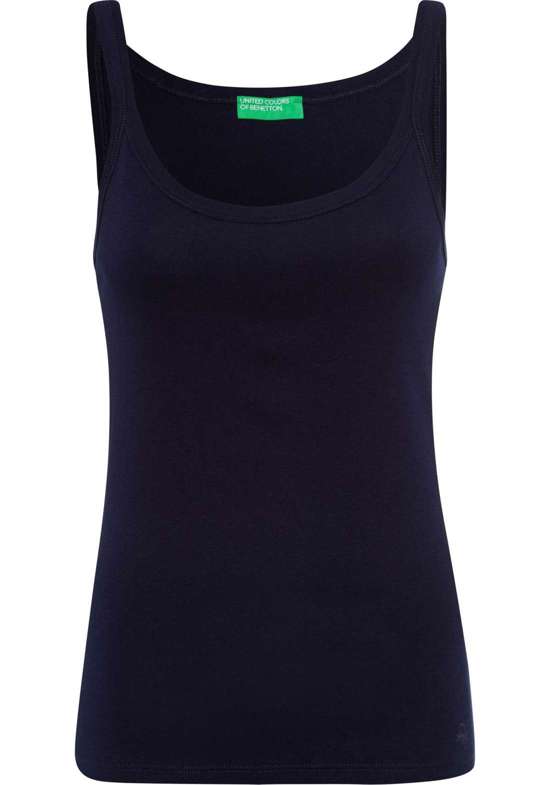 Майка с вышивкой-лейблом над краем.