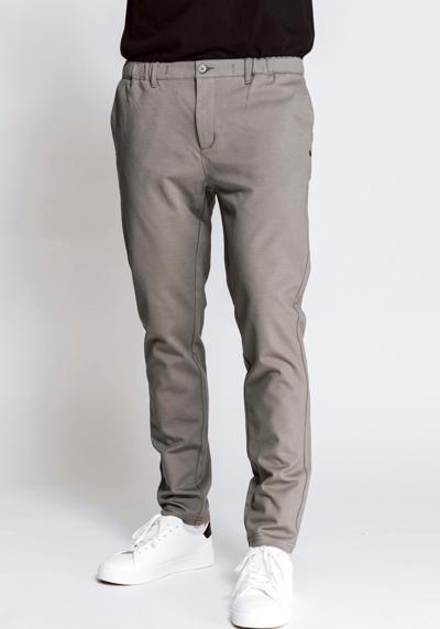 Костюмные брюки с боковыми карманами