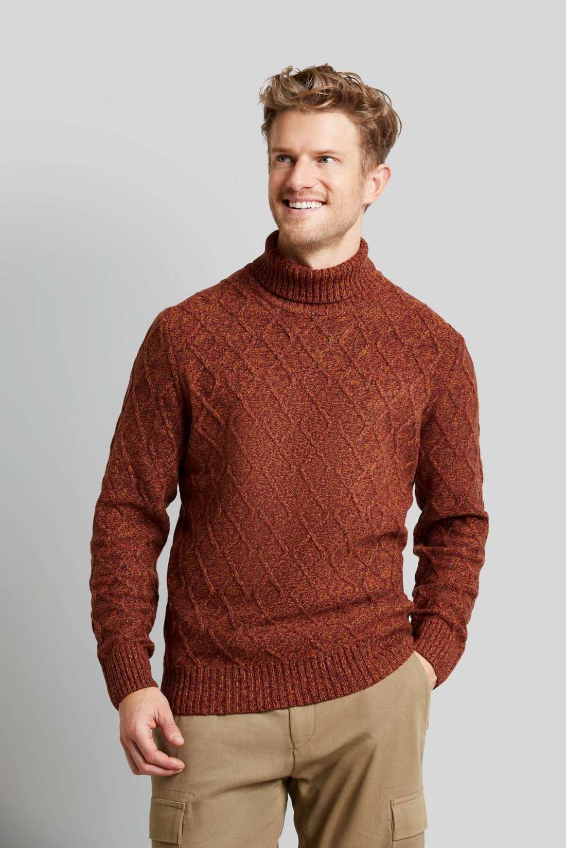 Свитер-водолазка с 3D-ромбовидным узором