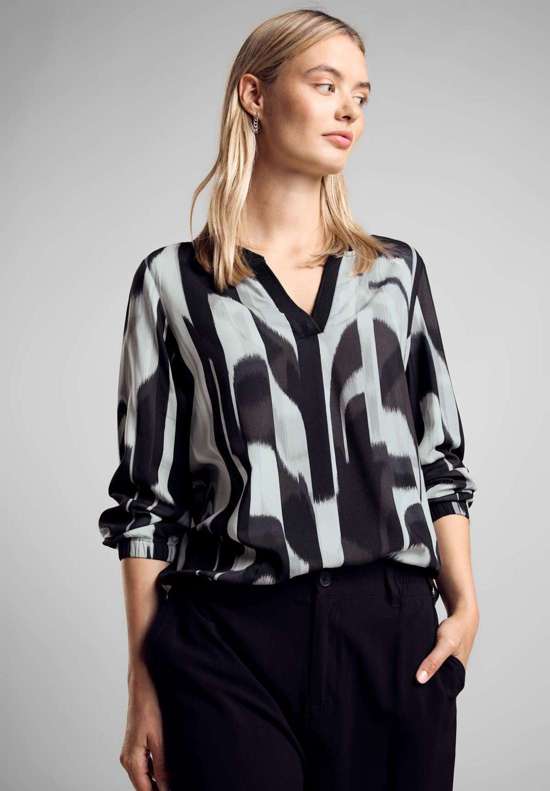 Блузка с длинными рукавами