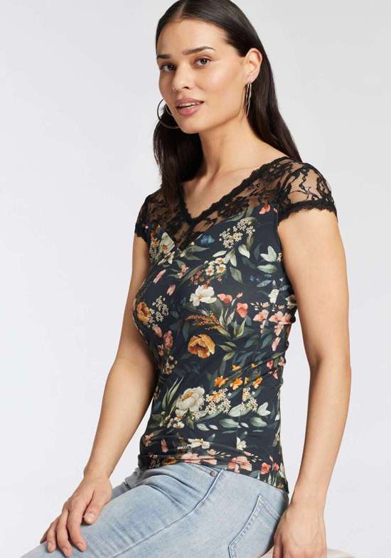 Кружевная рубашка с кружевной вставкой