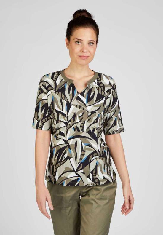 Рубашка с принтом T-Shirt in erdigen Grüntönen