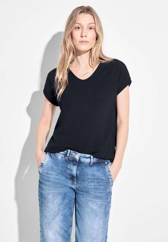 футболка с V-образным вырезом