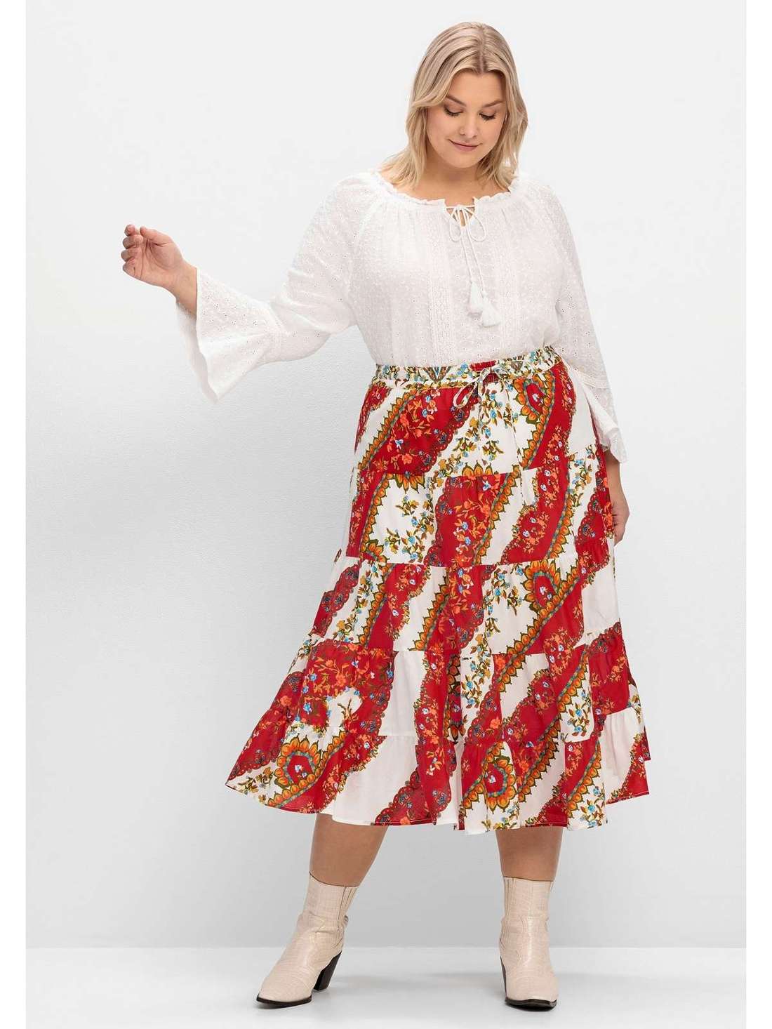 Юбка с воланами, ярусами и принтом по всей поверхности. Große Größen