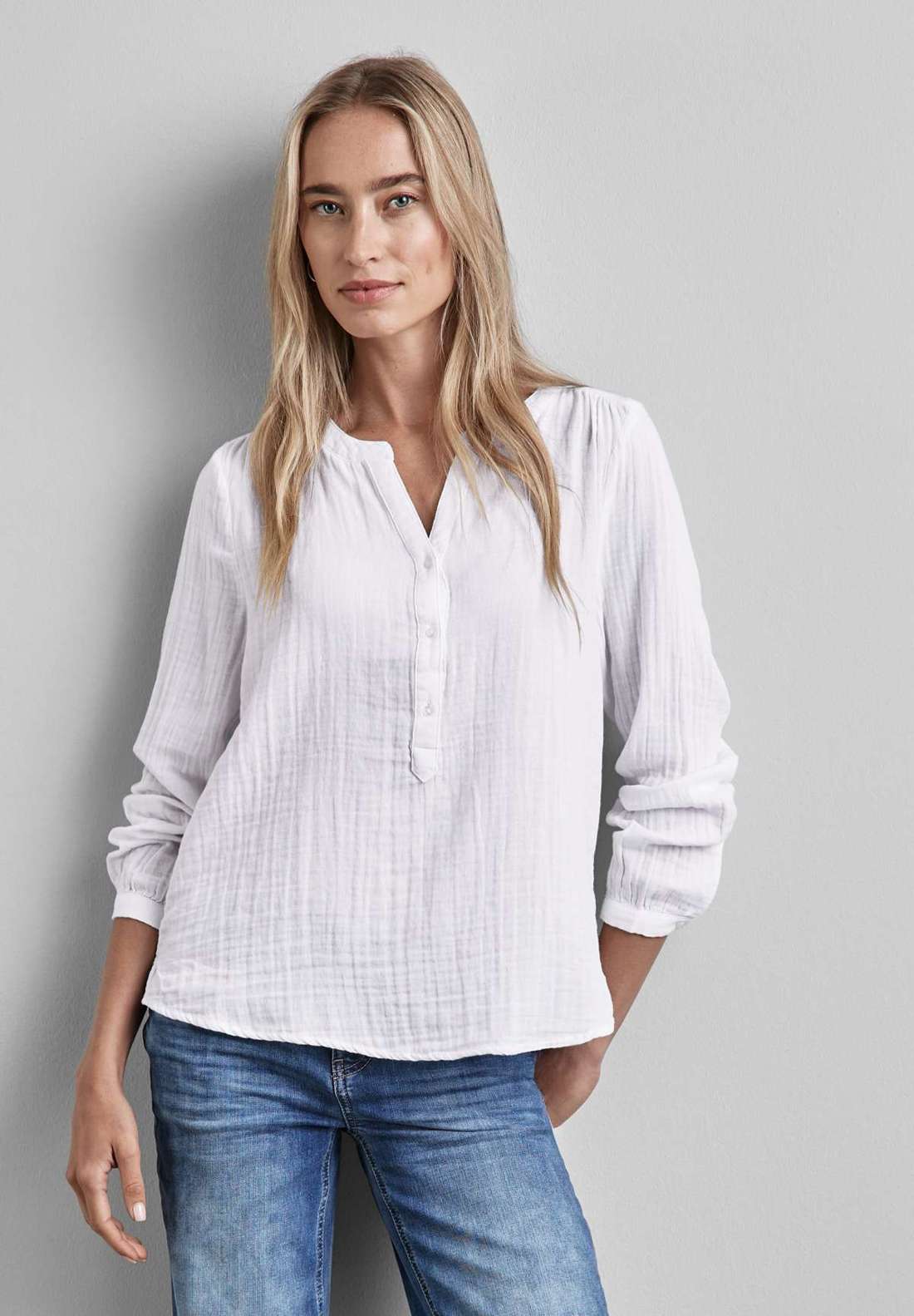 Блузка с длинными рукавами