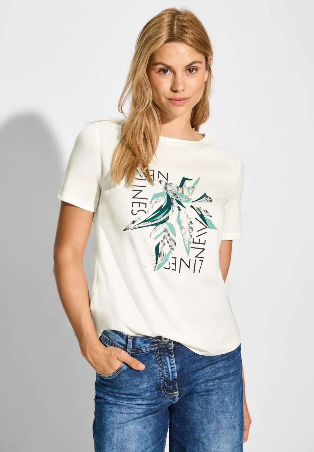 Футболка с вырезом «лодочка»