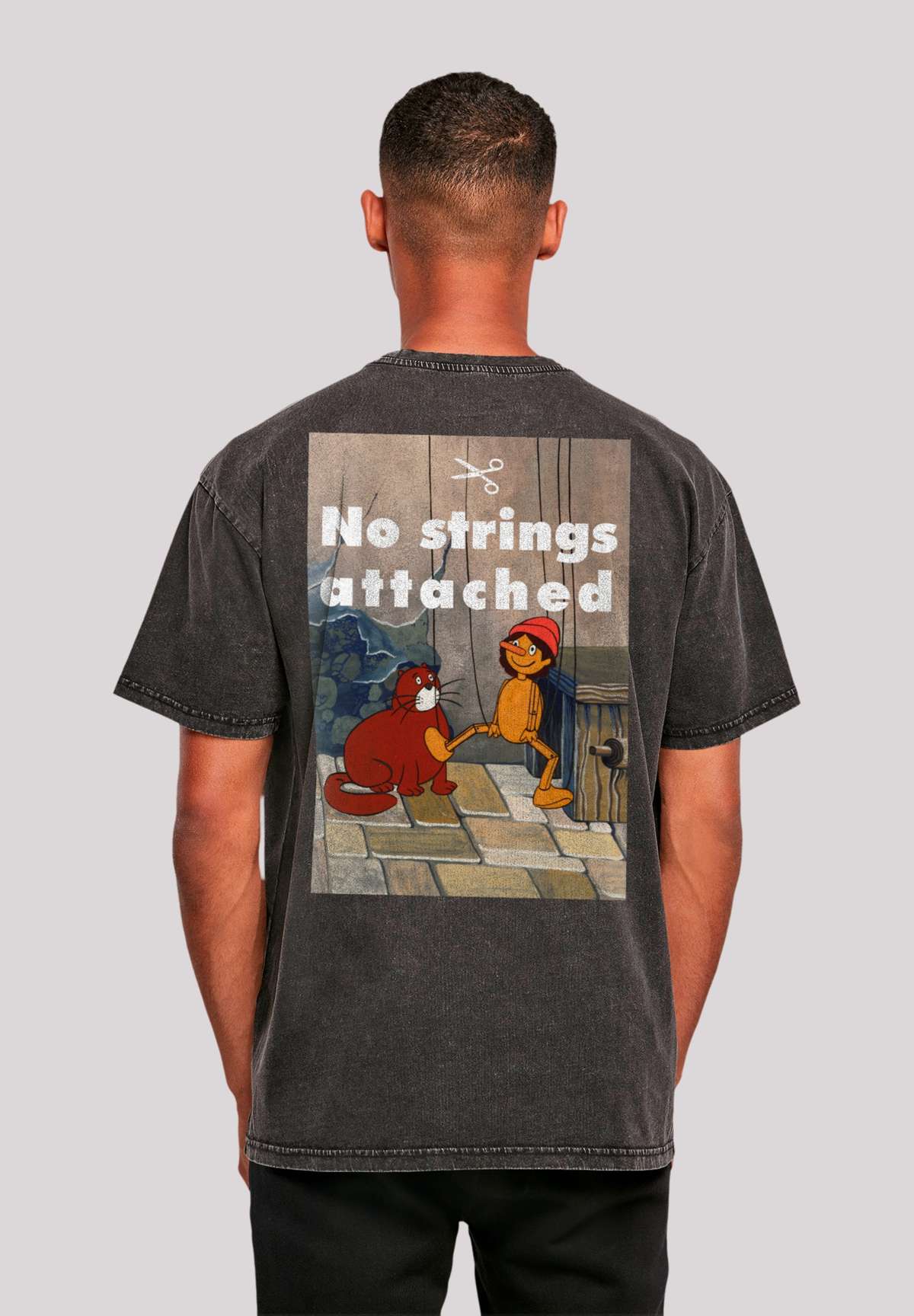 футболка Pinocchio No Strings Attached