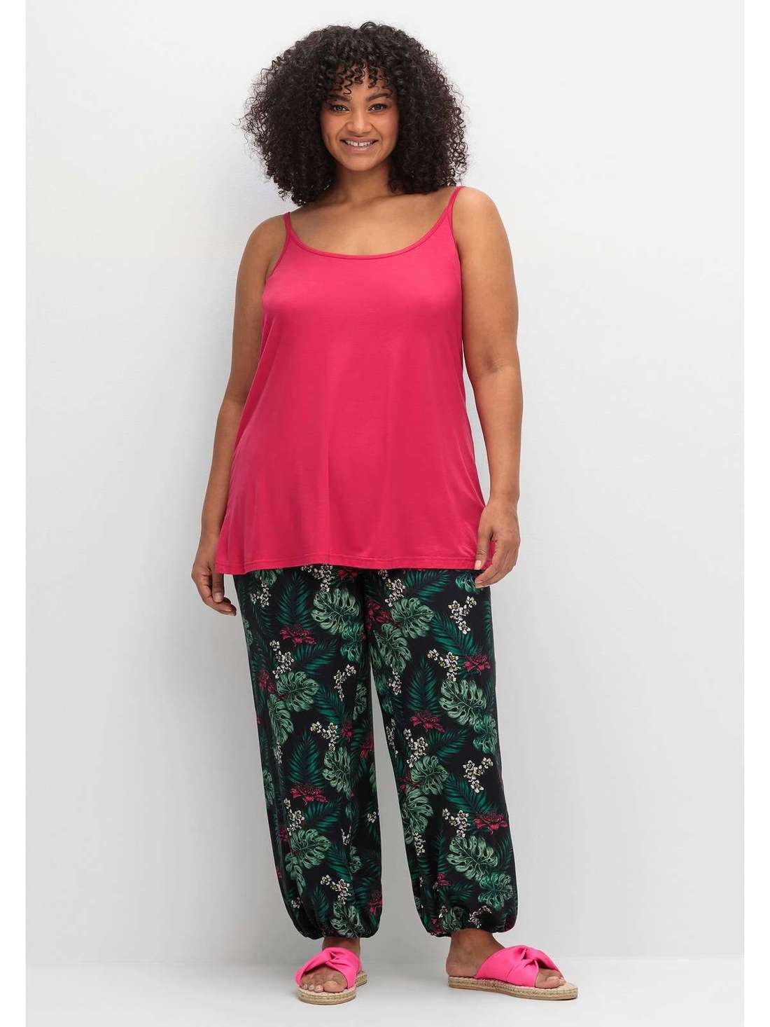 Брюки без застежки с эластичными манжетами на штанинах. Große Größen