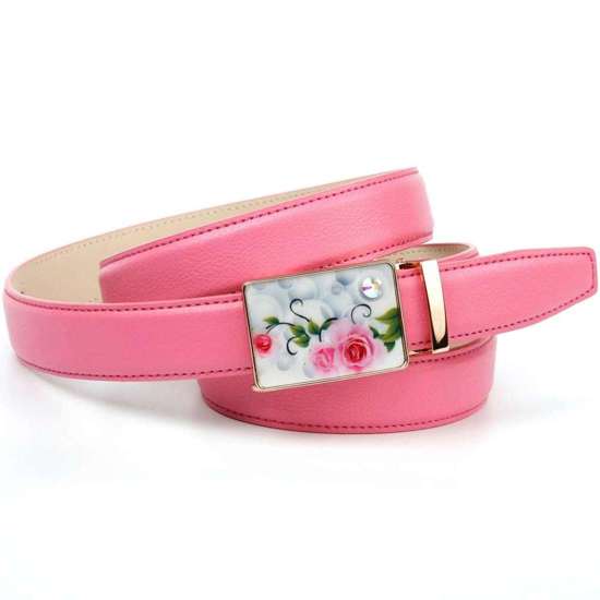 Кожаный ремень красного цвета с ощущением лета